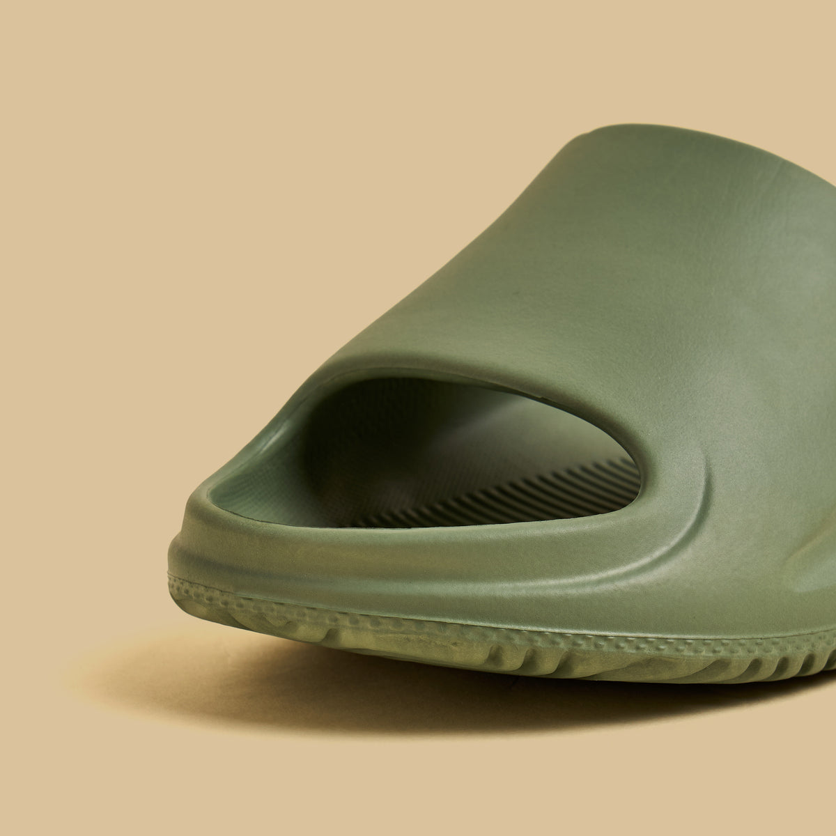Max Textured Volume Slides Green for Men - image 4