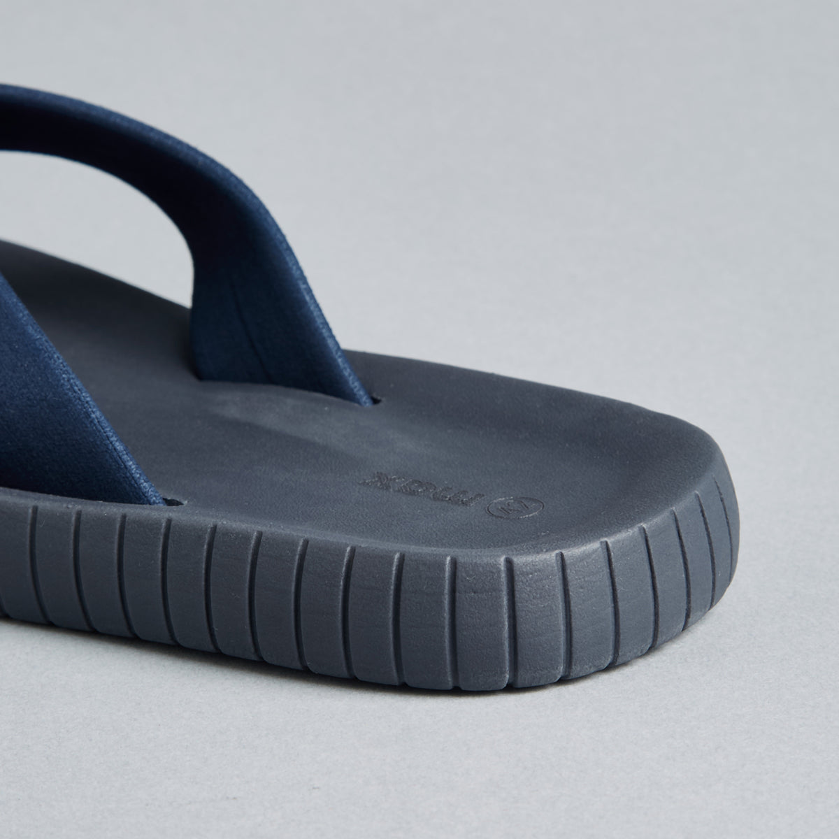 Max Plain Thong Slippers Blue for Men - image 5