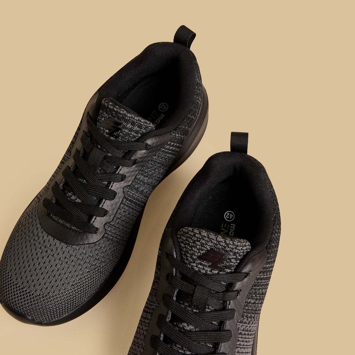 Max Flyknit Lace-Up Sports Shoes Black for Men - image 3