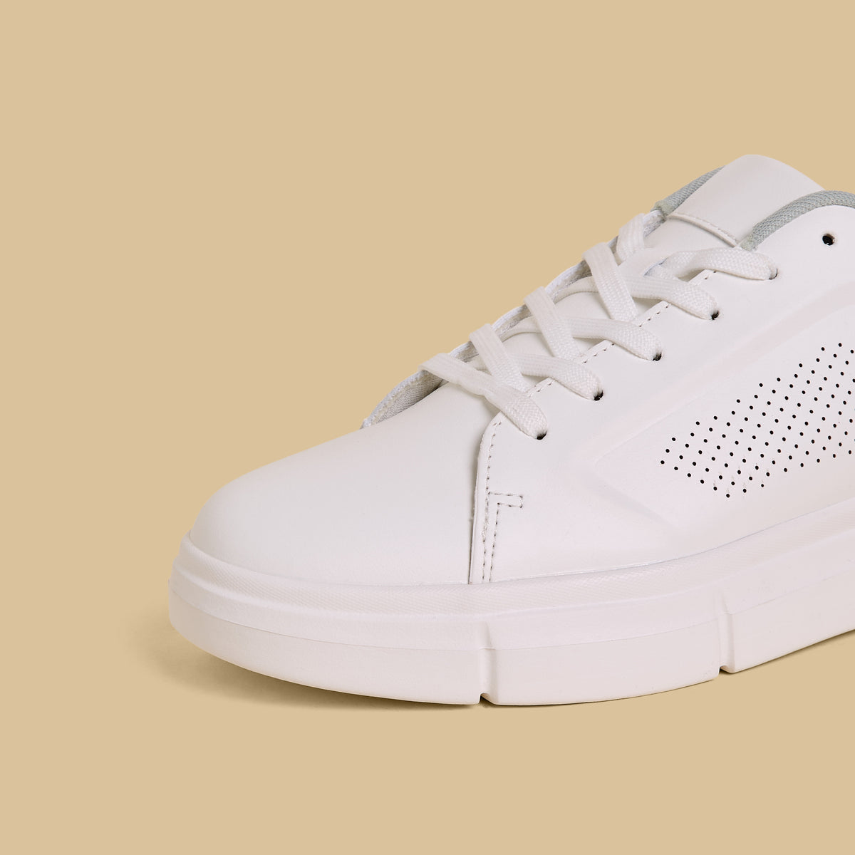 Max Perforated Lace-Up Sports Shoes White for Men - image 4