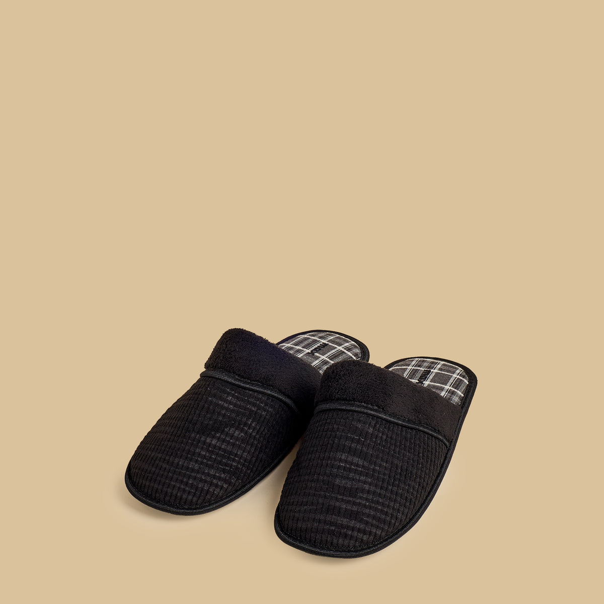 Max Textured Bedroom Slippers Black for Men - image 1