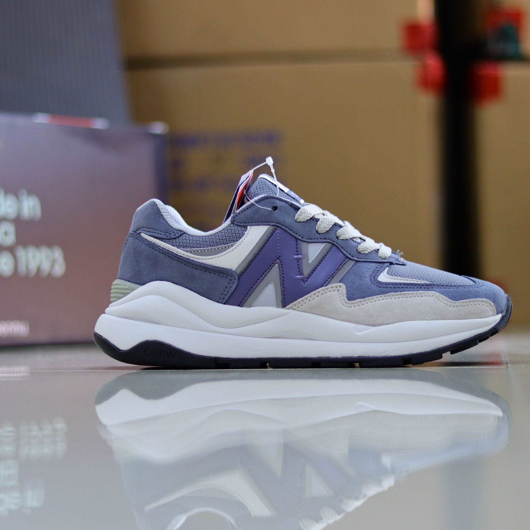 New Naennu Medicated Shoe Navy - Jango Mall