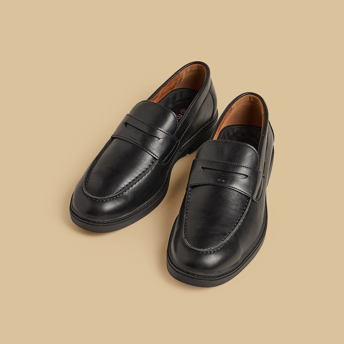 Max Cutout Detail Slip-On Shoes Black for Men - image 1