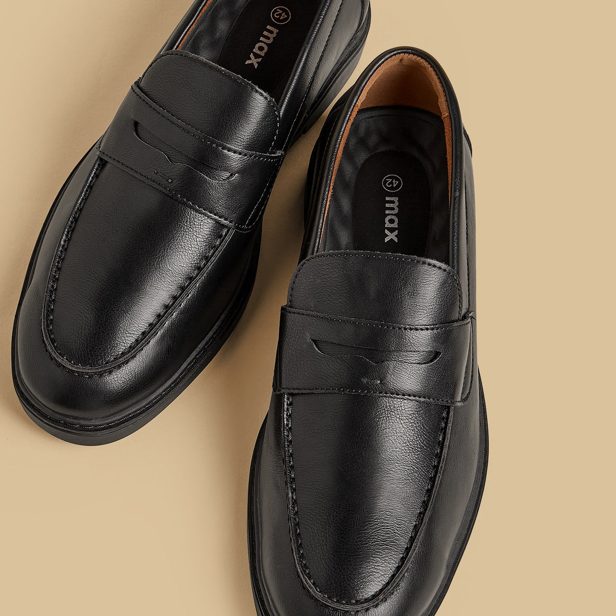 Max Cutout Detail Slip-On Shoes Black for Men - image 3