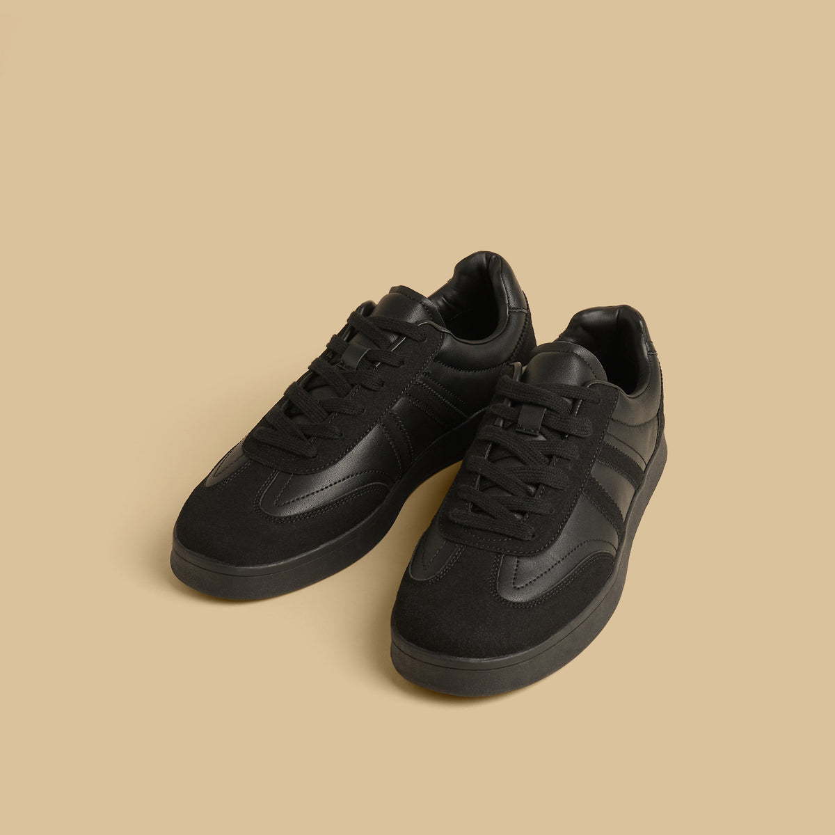 Max Suede Lace-Up Sports Shoes Black for Men - image 1