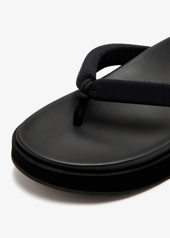 Onwuad Cuda sandals Black