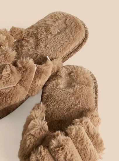 Max Plush Textured Bedroom Slides