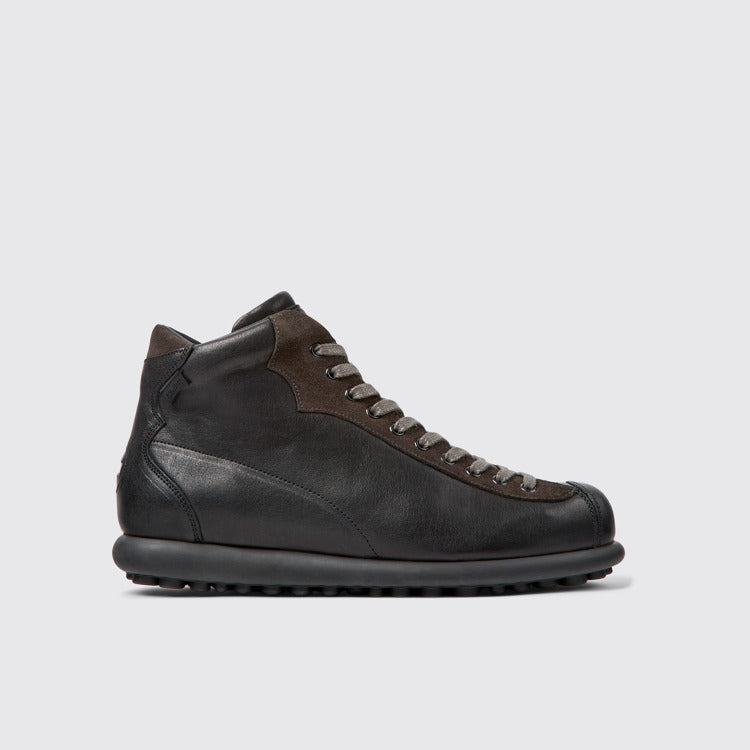 Side view of Pelotas Black Vegetable-Tanned Leather Ankle Boots for Men.