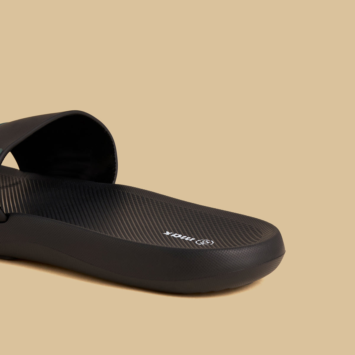 Max Slogan Applique Slides Black for Men - image 5