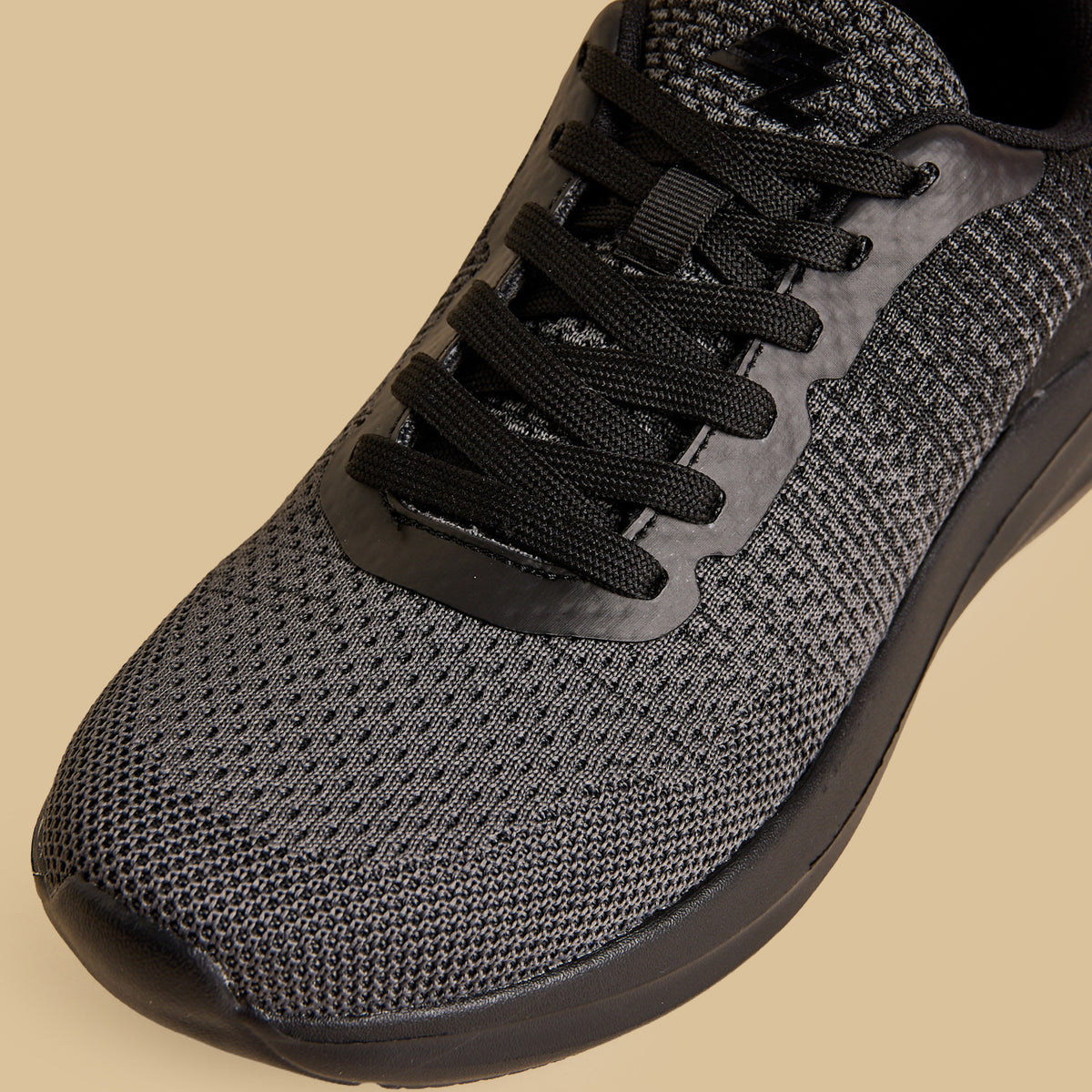 Max Flyknit Lace-Up Sports Shoes Black for Men - image 4