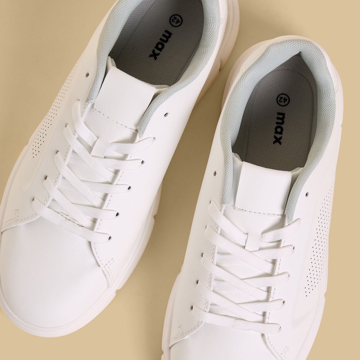 Max Perforated Lace-Up Sports Shoes White for Men - image 3