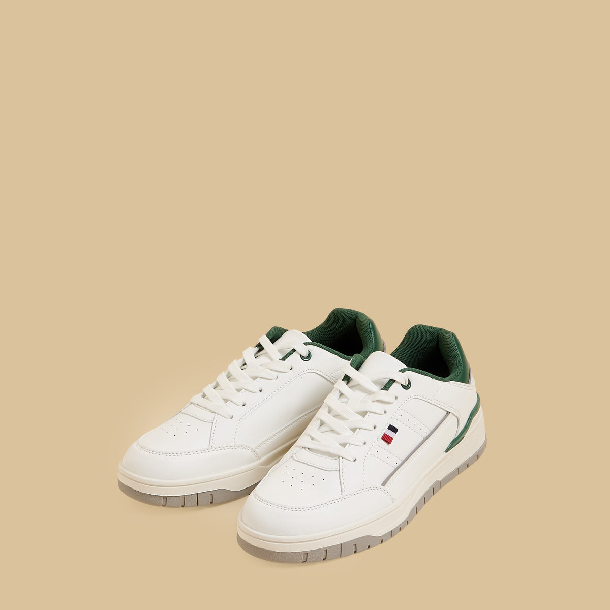Max Skate Lace-Up Sports Shoes White for Men - image 1