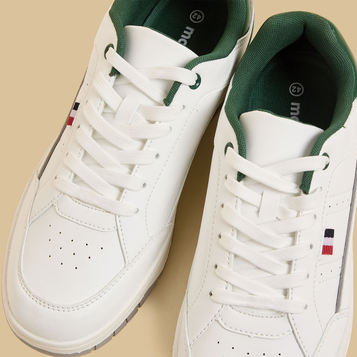 Max Skate Lace-Up Sports Shoes White for Men - image 3