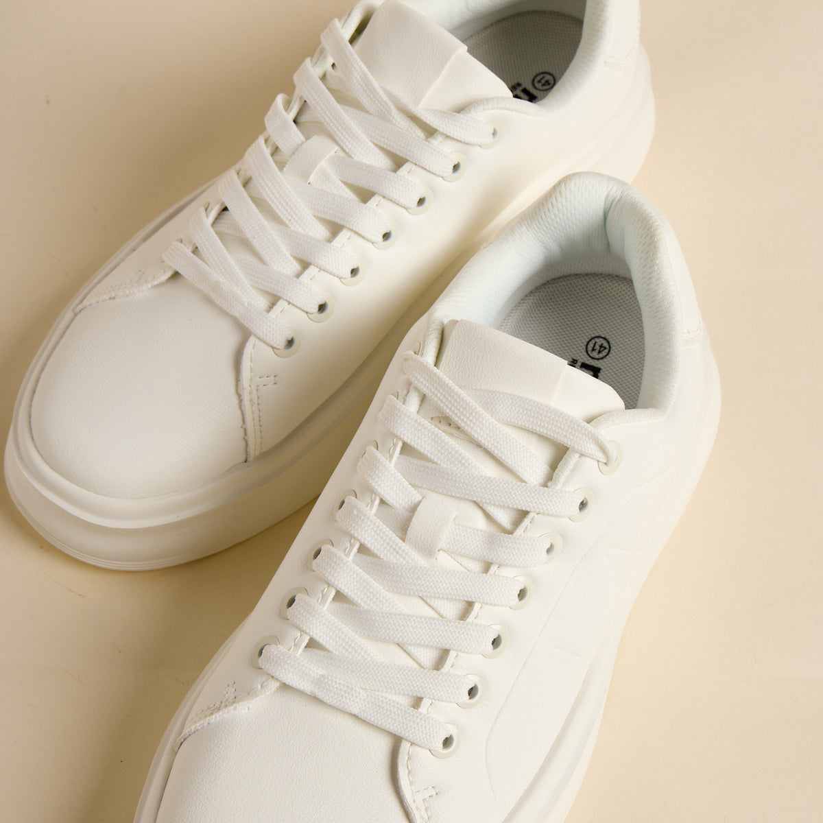 Max Plain Lace-Up Sports Shoes White for Men - image 5