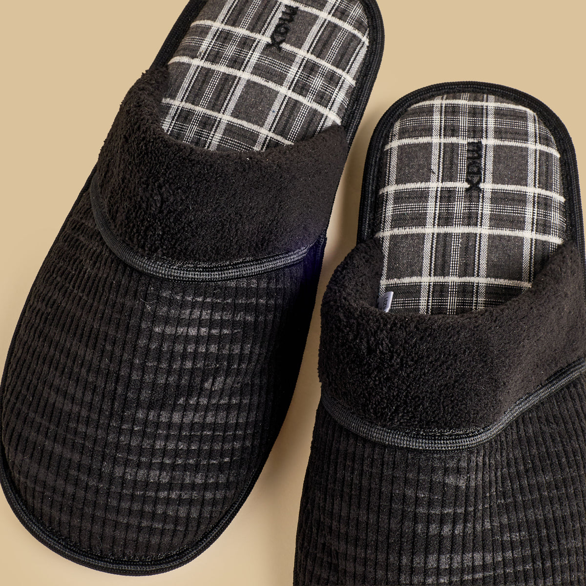 Max Textured Bedroom Slippers Black for Men - image 3