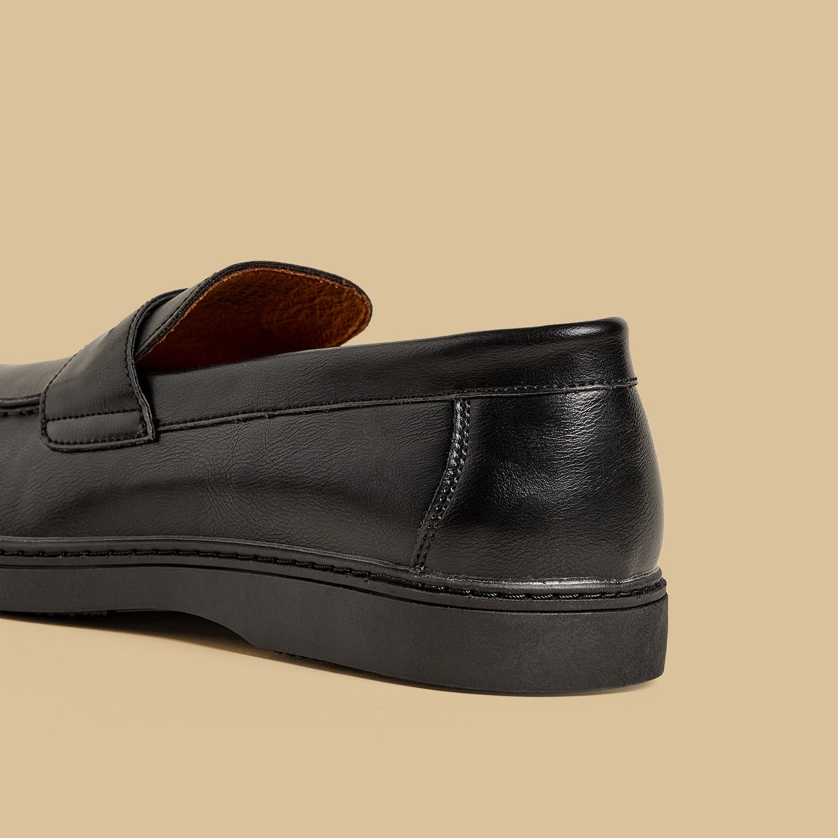 Max Cutout Detail Slip-On Shoes Black for Men - image 5