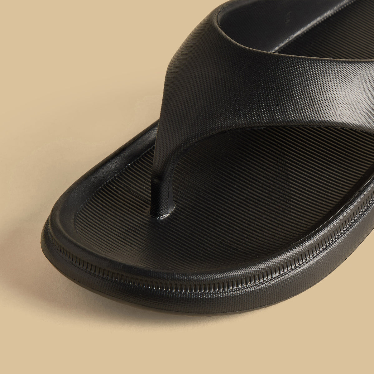 Max Textured Thong Volume Slides Black for Men - image 4