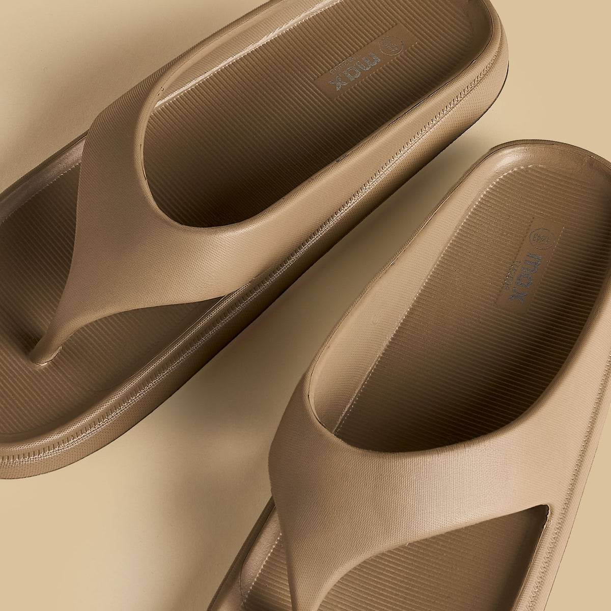 Max Textured Thong Volume Slides Cream for Men - image 3