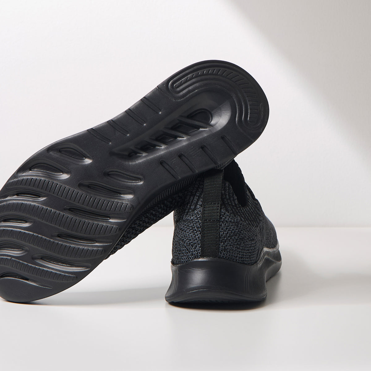 Max Textured Slip-On Sports Shoes with Drawstring Detail Black for Men - image 4