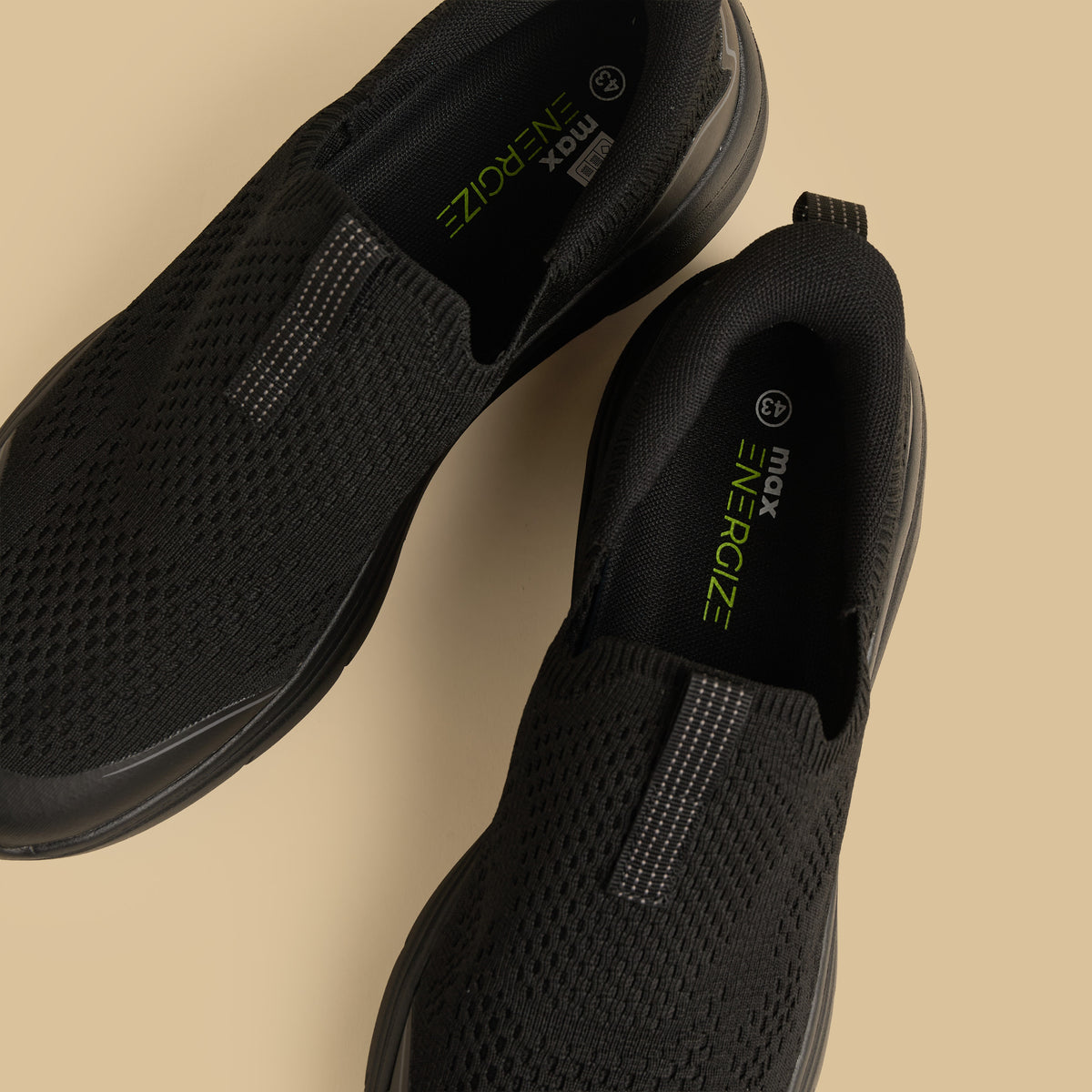 Max Flyknit Textured Slip-On Sports Shoes Black for Men - image 3
