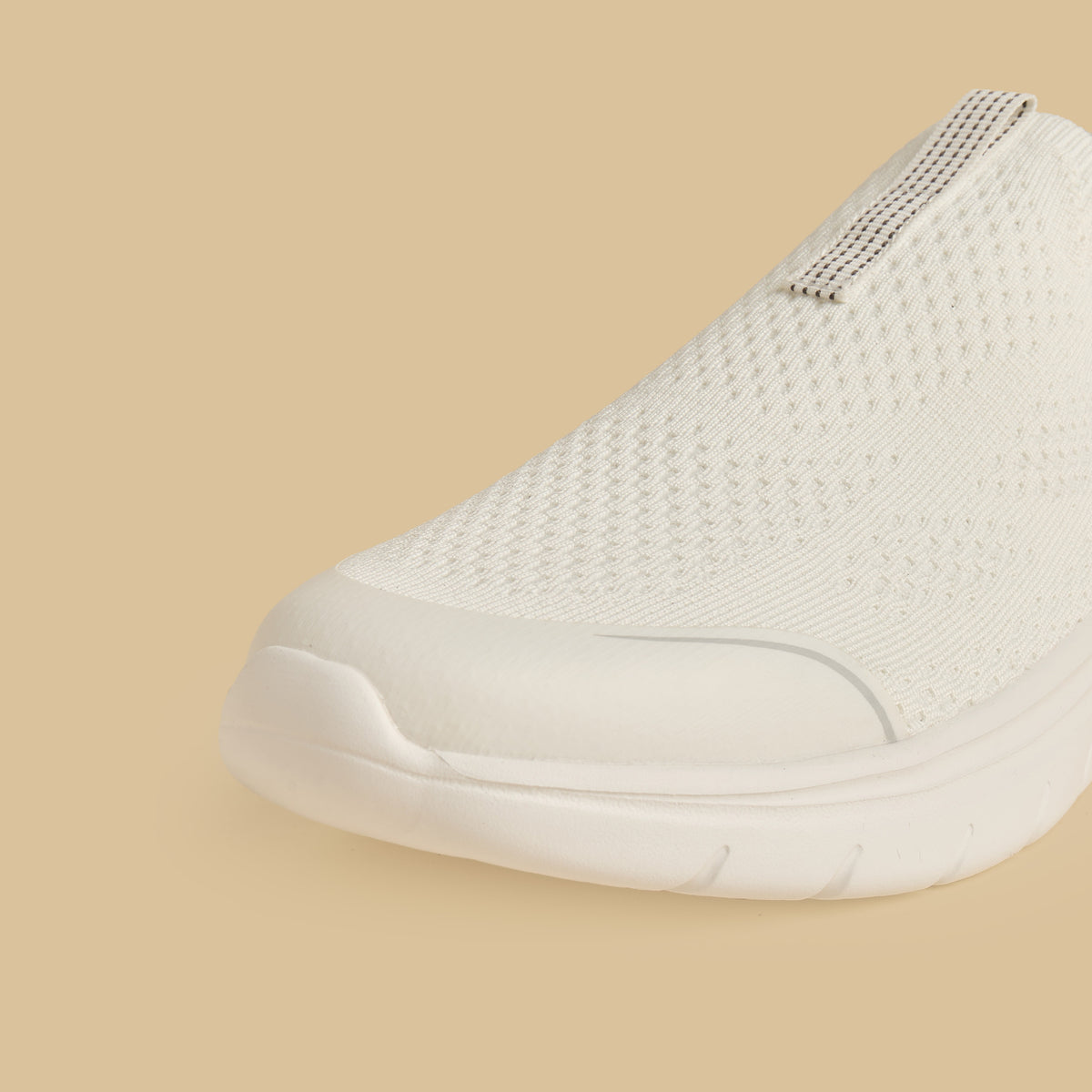 Max Flyknit Textured Slip-On Sports Shoes White for Men - image 4