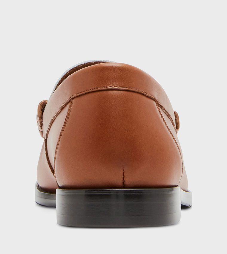 Steve Madden ABBELL Leather Slip-On Loafers Tan