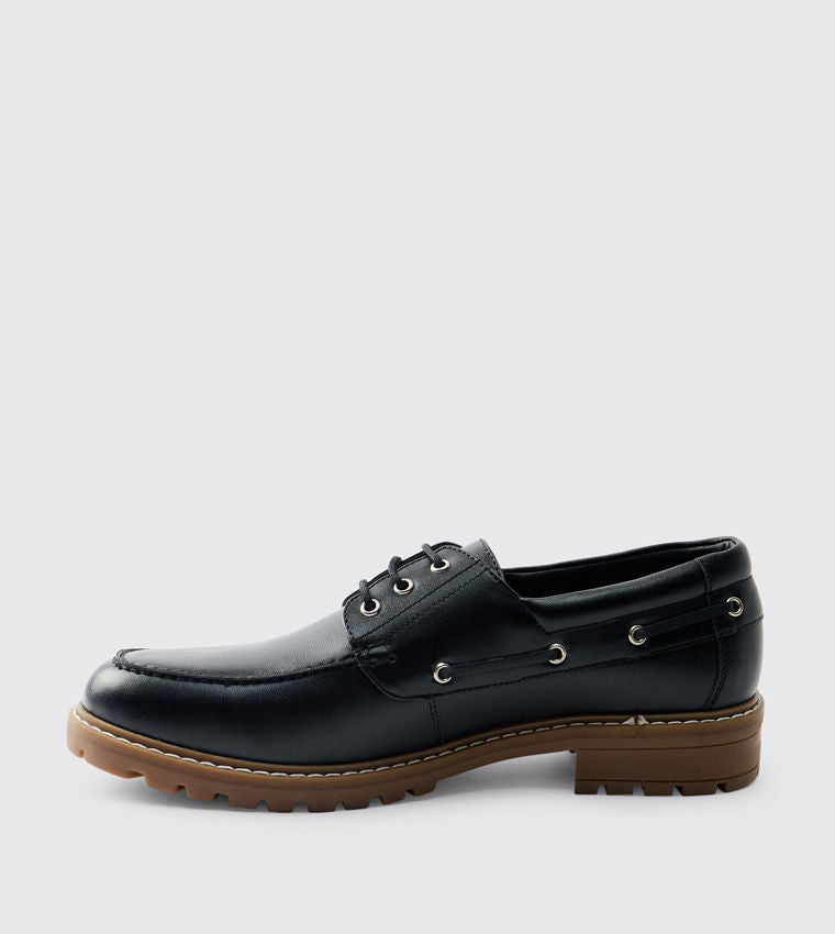 BoohooMAN Men's Solid PU Boat Shoes Low Top Black