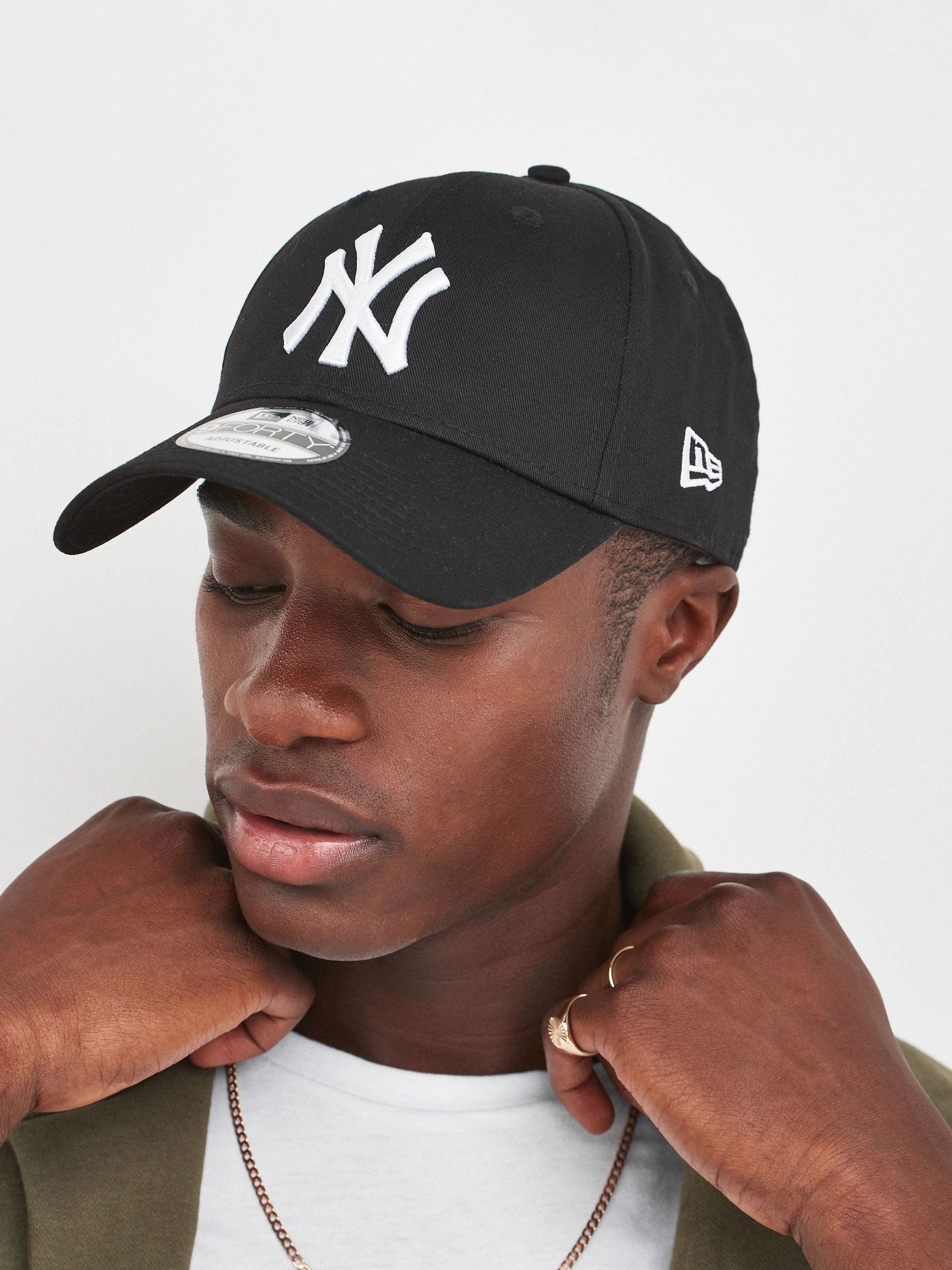New Era Dark Black New York Yankees Essential 9FORTY Cap