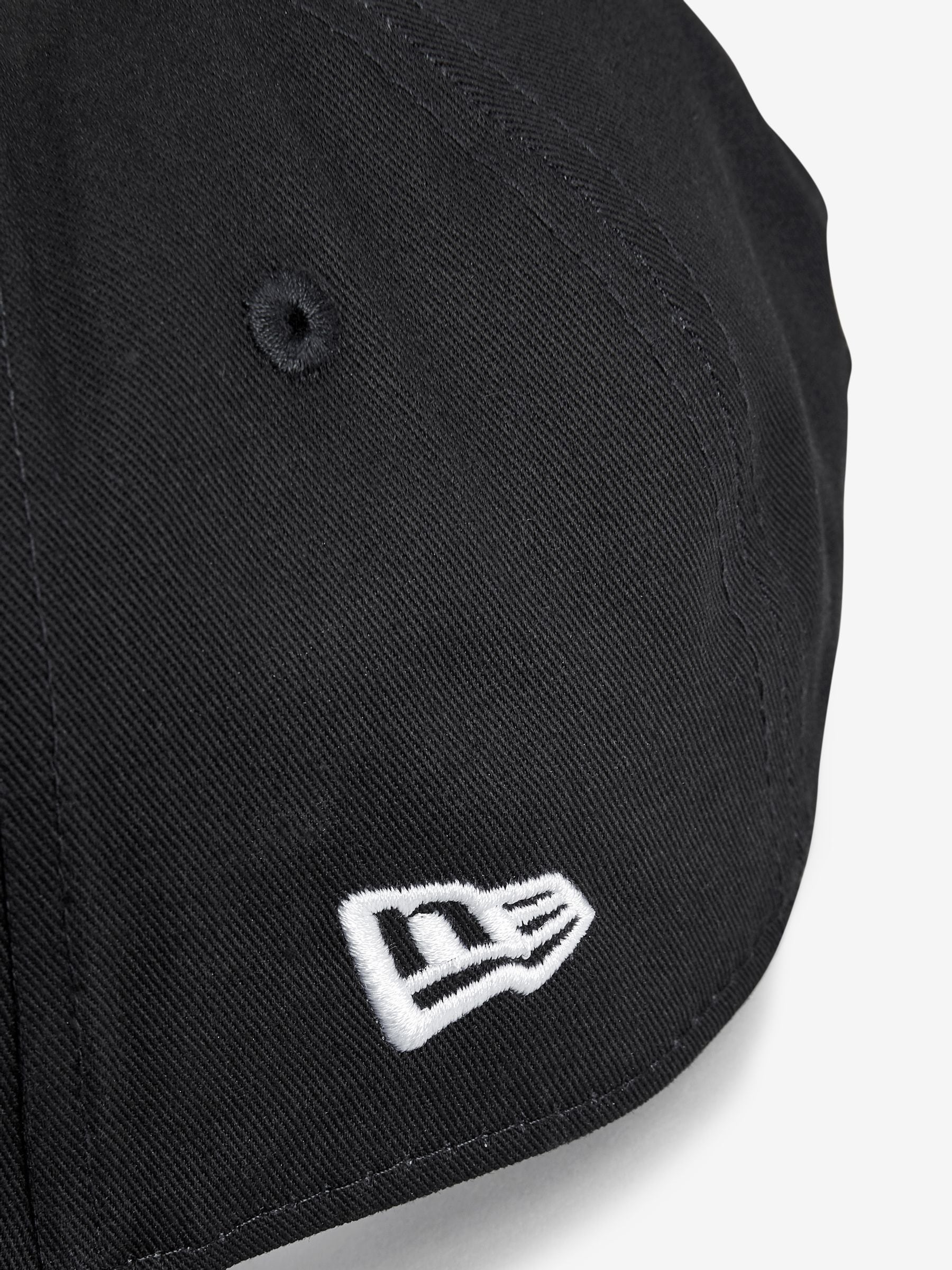 New Era Dark Black New York Yankees Essential 9FORTY Cap